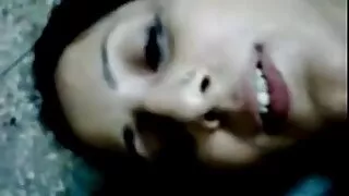 त्यो लुगा लगाउँछु र उनको सौतेनी बहिनी.