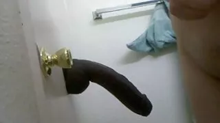 एक विशाल कुखुरा संग दुई छात्रा बकवास.