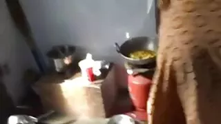 मिक मूर मूर योनी मा एक हडताल हुन्छ.