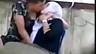 नीना रिभेरा सेक्स गर्न छिमेकीलाई निम्तो.