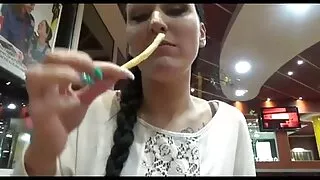 प्रशिक्षक योनी मा फिटनेसलाई पाउण्ड.