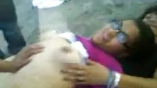 आबनूस केटी सेतो संग कार्यालय मा तनाव कमबख्त राहत.